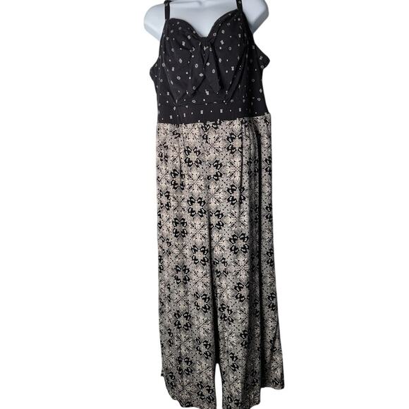 Torrid Black Bandana Print Jumpsuit Size 2 18-20 Boho 1 Piece Stretchy Smocked - Picture 1 of 10